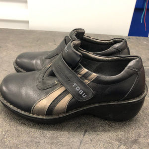 Tobu Women's Black/Gold Leather Boots Size 6